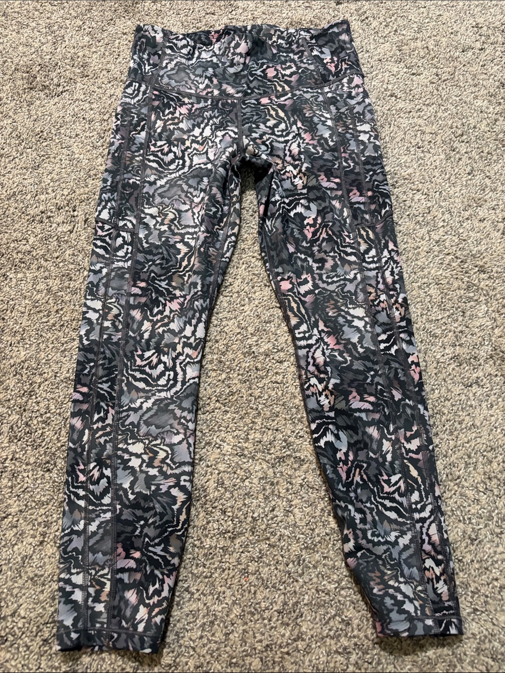 Athleta Ultimate Stash 7/8 Leggings size medium - Picture 2 of 6